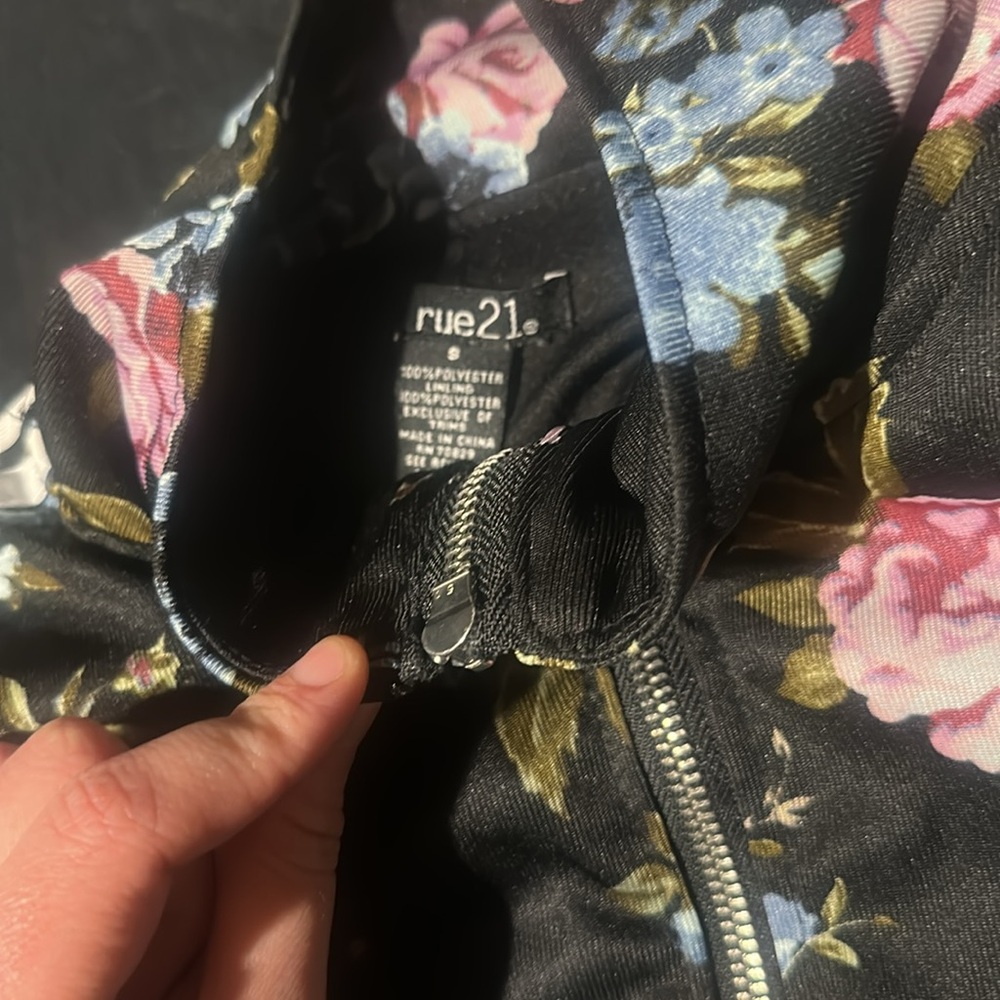 Rose patterned jacket - Picture 2 of 4